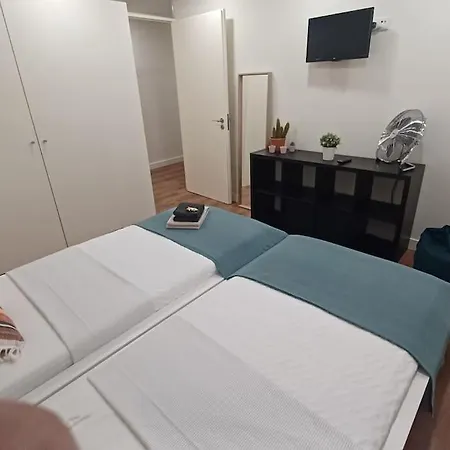 A H - Downtown Apartment *